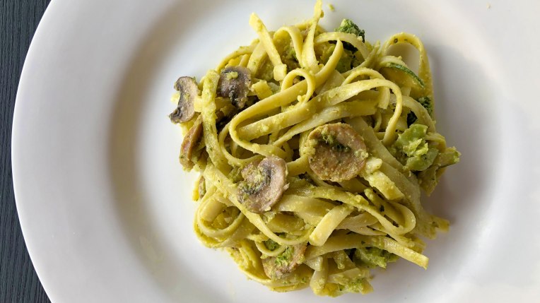 avo-pesto-pasta